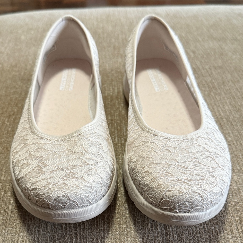 NWOT Skechers Women's Cream Lace Flats- On The Go Flex Radiant-Kinsley - Picture 3 of 8